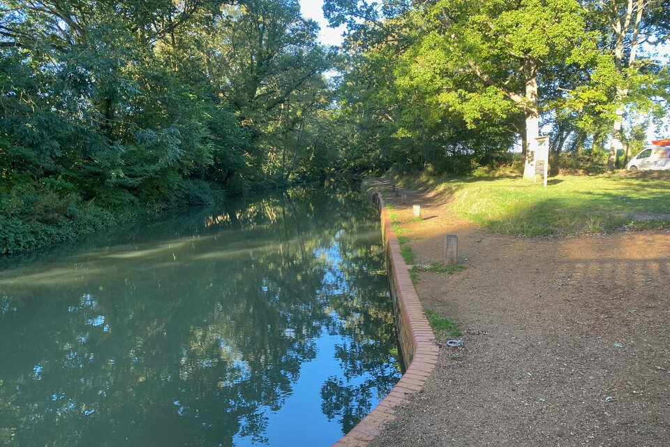 Canoe on Basingstoke Canal - photo 4